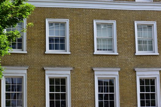 Sash Window Restoration: London's Architectural Evolution & Impact